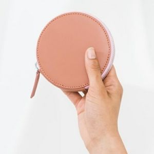 Baggu round leather wallet
